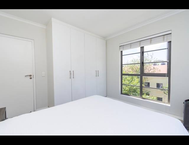 2 BEDROOM APARTMENT SOLD IN CAPE TOWN CITY CENTRE
